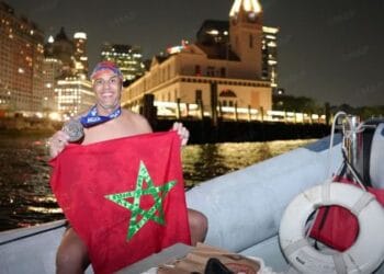 Athlétisme: un Marocain réussit l’exploit du tour de Manhattan à la nage