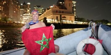 Athlétisme: un Marocain réussit l’exploit du tour de Manhattan à la nage