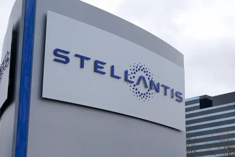 Stellantis finalise l&rsquo;acquisition d&rsquo;AXA Crédit