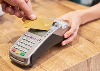 Change de devises: nouvelles facilités pour les opérations via cartes internationales