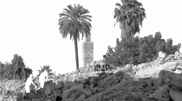 Exposition Under Destuction