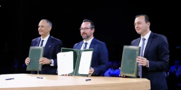 Aéronautique: signature de trois accords avec des acteurs internationaux